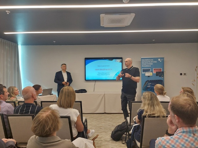 Voditelj Službe za Nacionalnu infrastrukturu prostornih podataka Državne geodetske uprave Tomislav Ciceli i načelnik Sektora za interoperabilnost i upravljanje podacima, Ministarstvo pravosuđa, uprave i digitalne transformacije Miljenko Hajnić